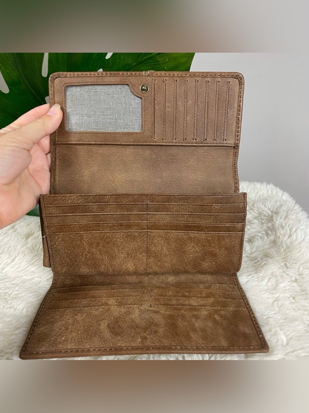 NWOT 🦫 Roots Tribe Large Fold Wallet - Picture 5 of 11